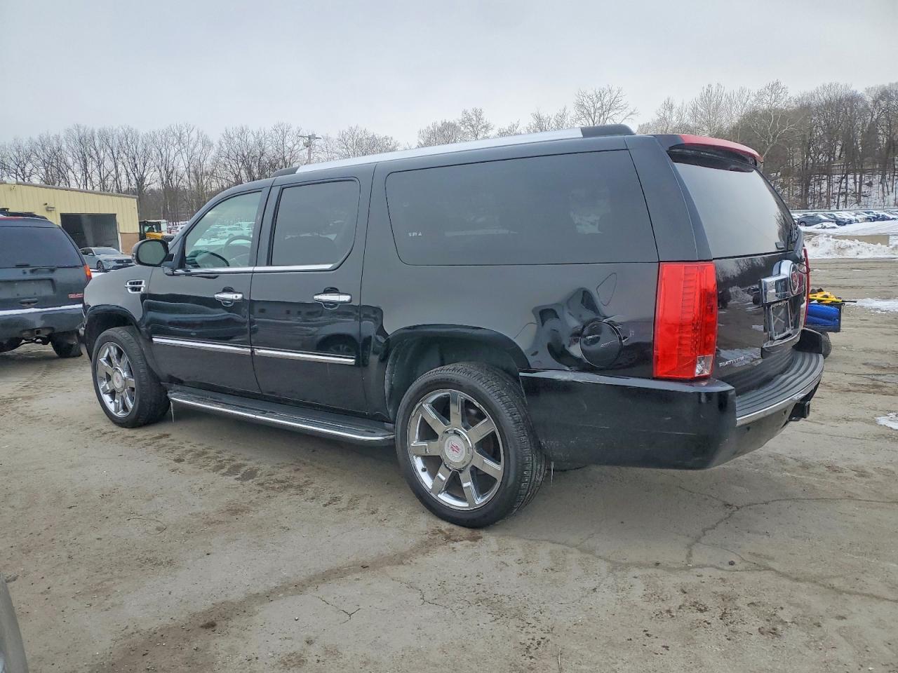 2008 CADILLAC ESCALADE ESV photo 2