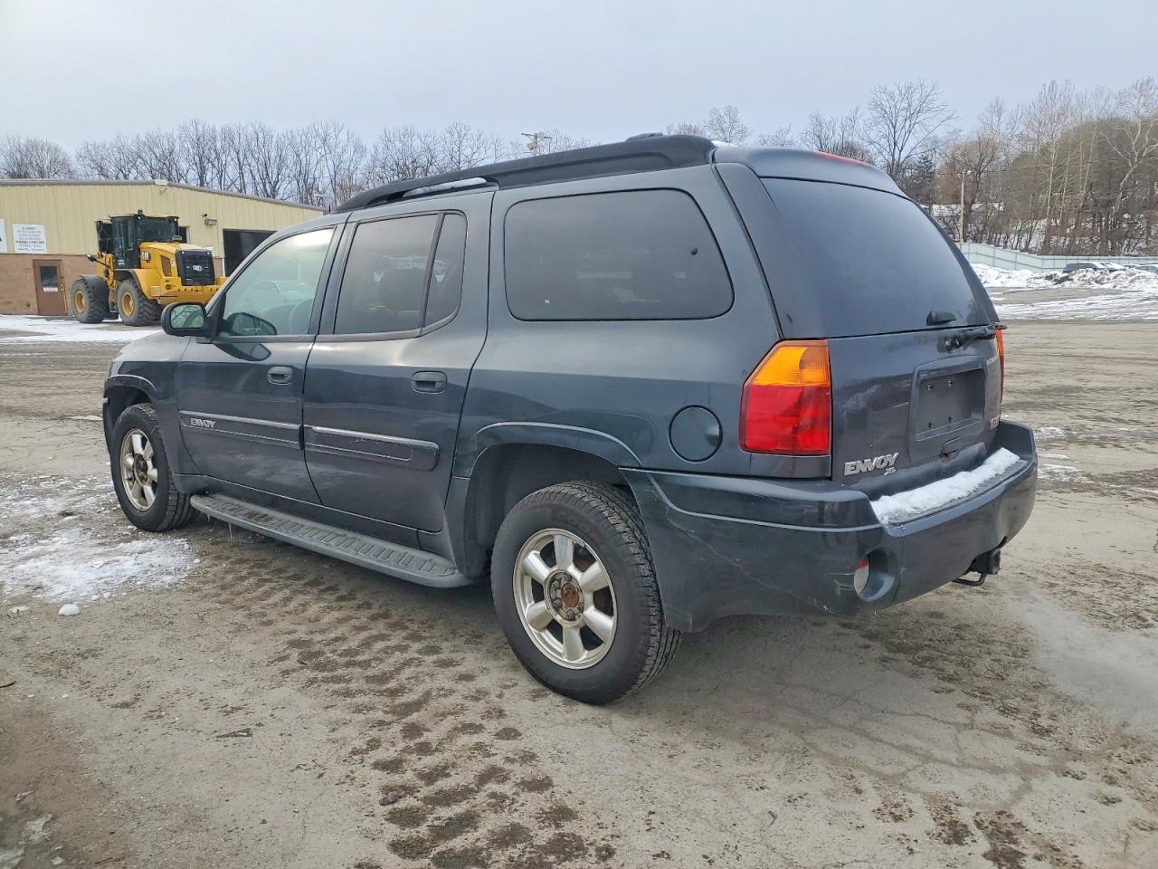 2004 GMC ENVOY XL photo 2