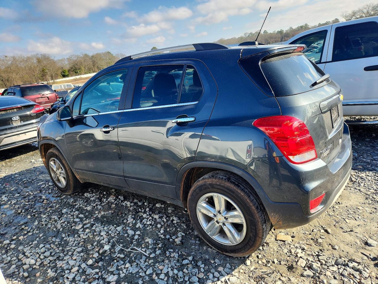 2018 CHEVROLET TRAX 1LT photo 2