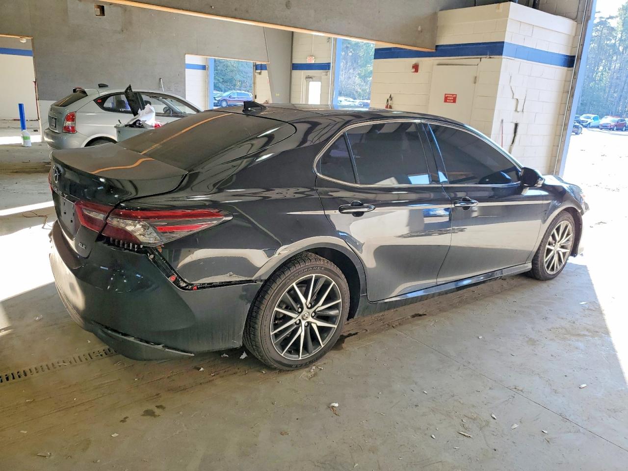2023 TOYOTA CAMRY photo 3