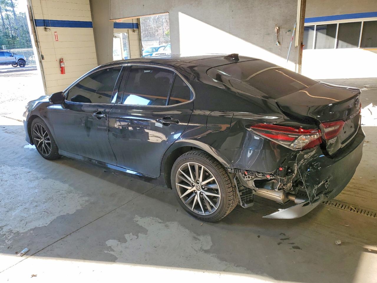 2023 TOYOTA CAMRY photo 2
