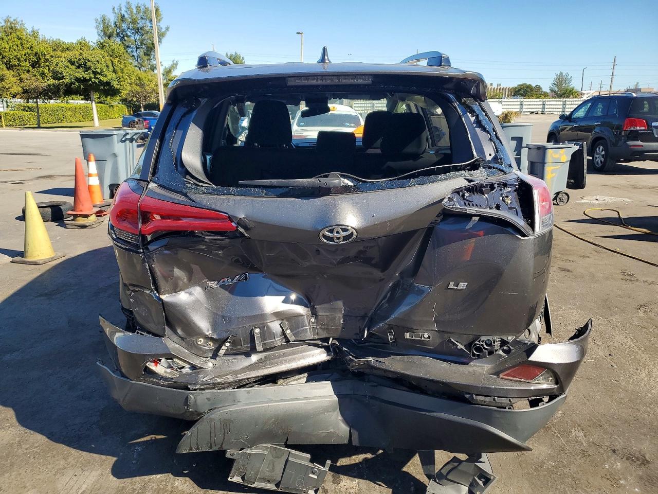 2018 TOYOTA RAV4 LE photo 6