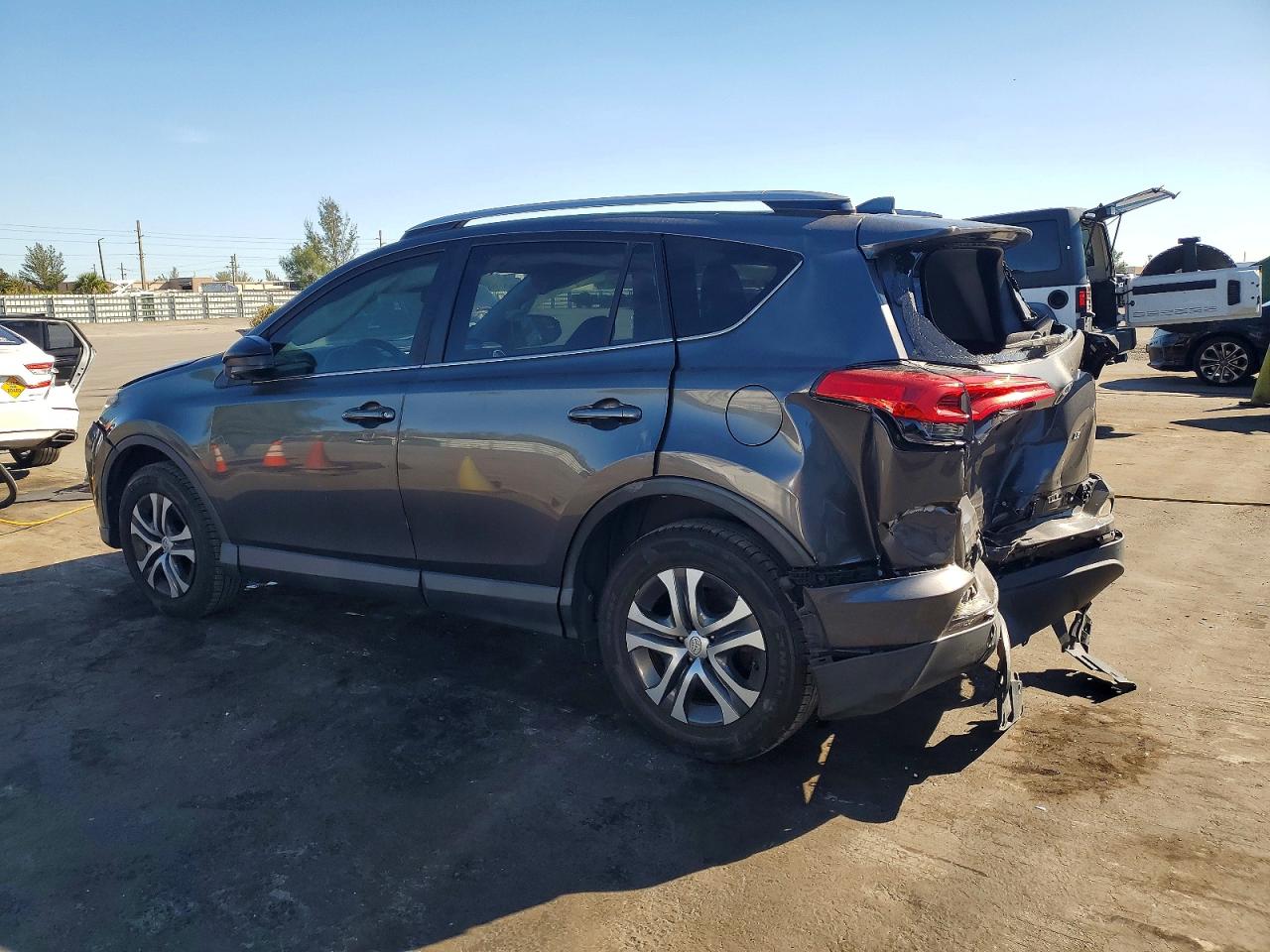 2018 TOYOTA RAV4 LE photo 2