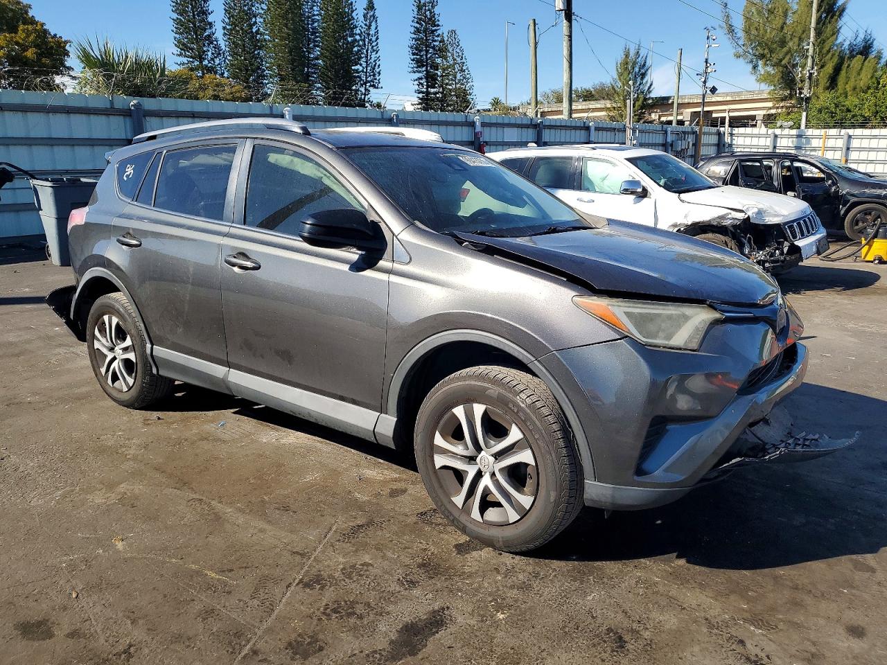 2018 TOYOTA RAV4 LE photo 4