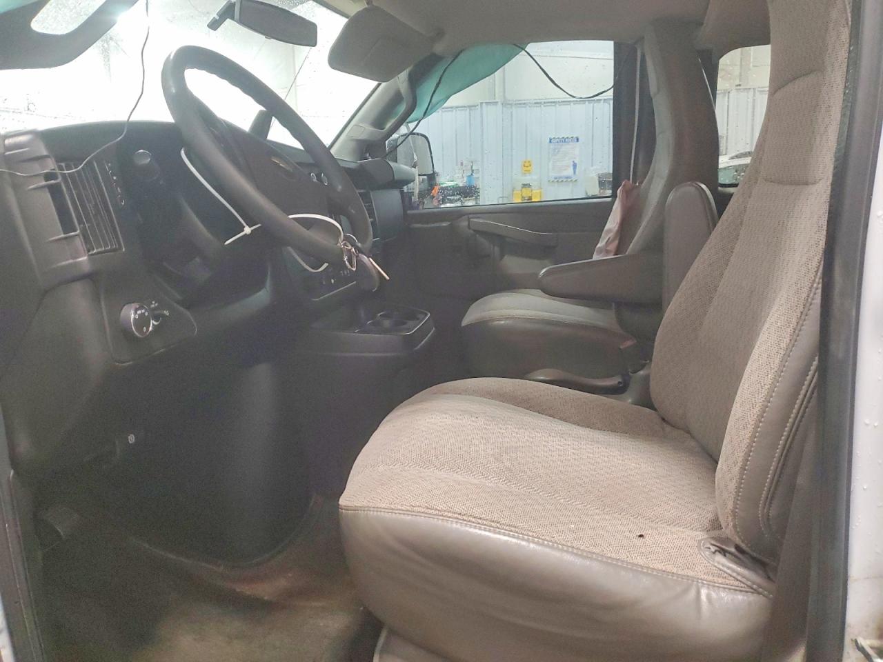 2017 CHEVROLET EXPRESS G3500 LT photo 7