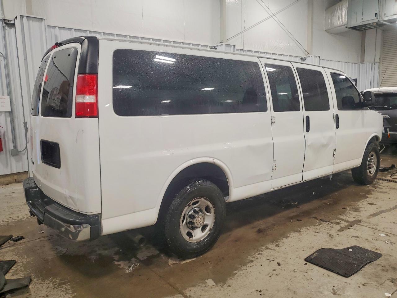 2017 CHEVROLET EXPRESS G3500 LT photo 3