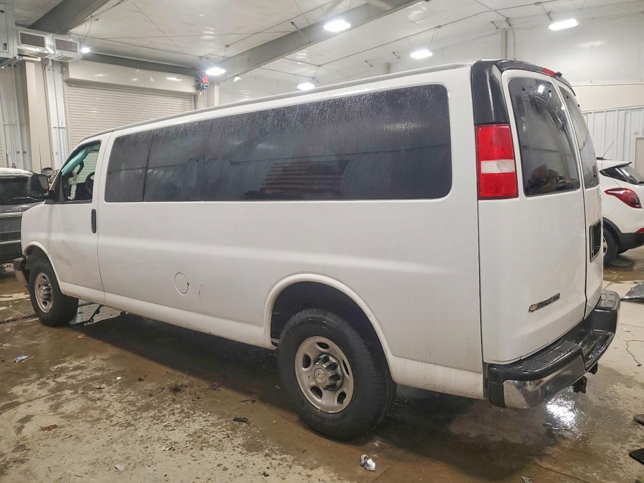 2017 CHEVROLET EXPRESS G3500 LT photo 2