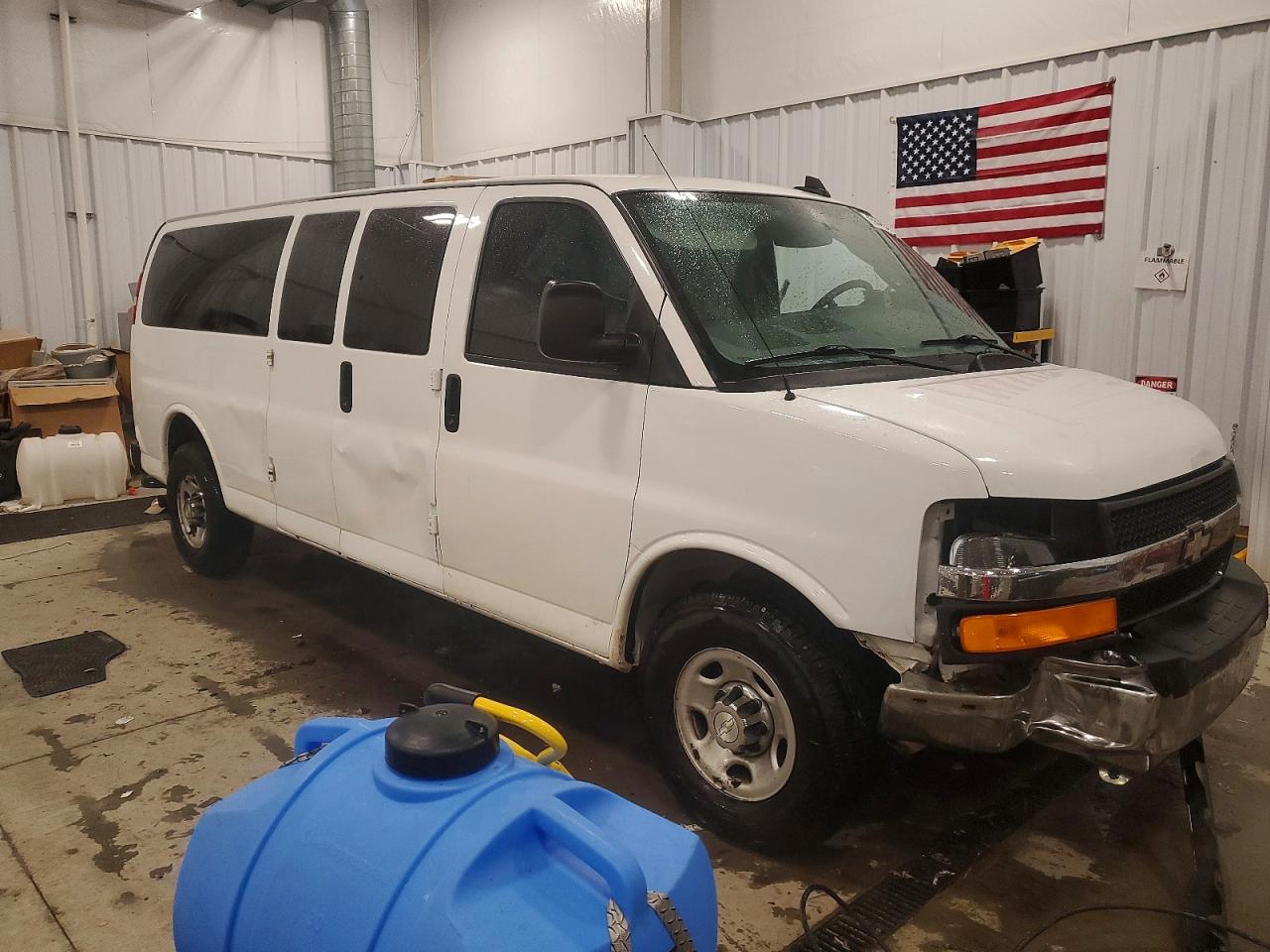 2017 CHEVROLET EXPRESS G3500 LT photo 4