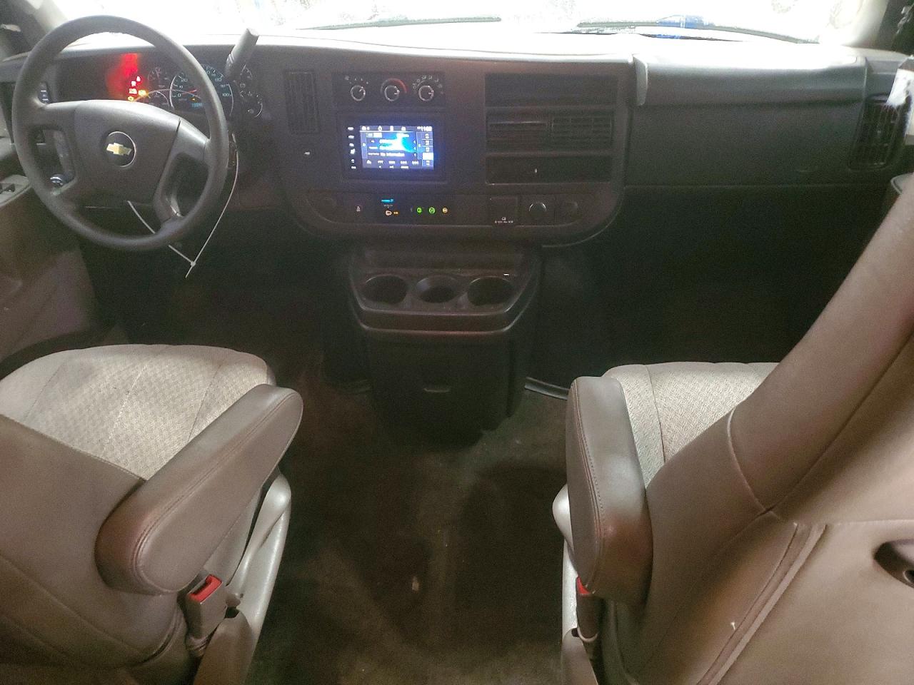 2017 CHEVROLET EXPRESS G3500 LT photo 8