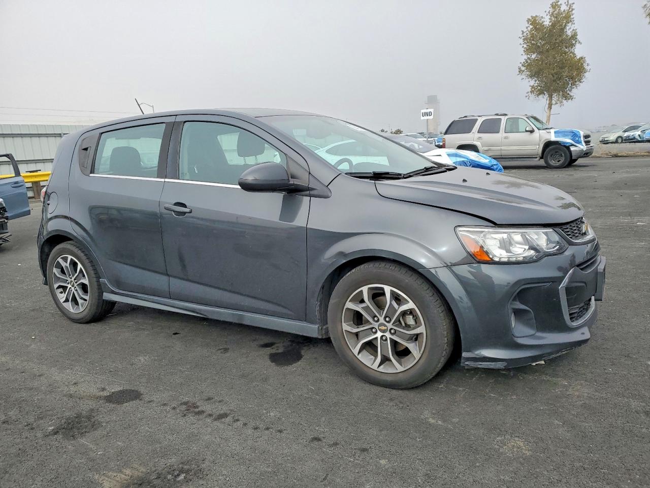 2017 CHEVROLET SONIC LT photo 4