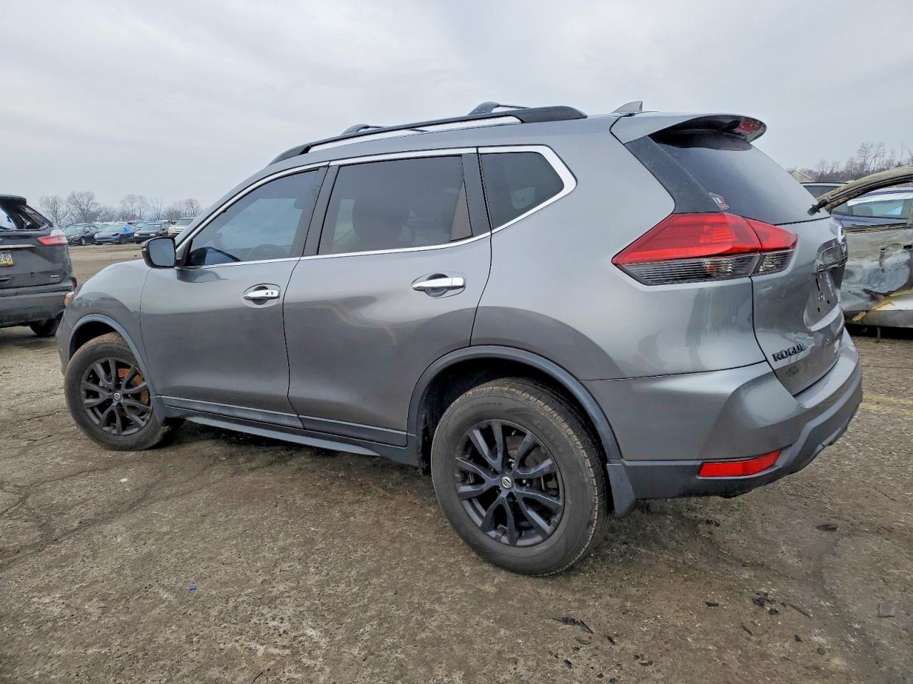 2018 NISSAN ROGUE S photo 2