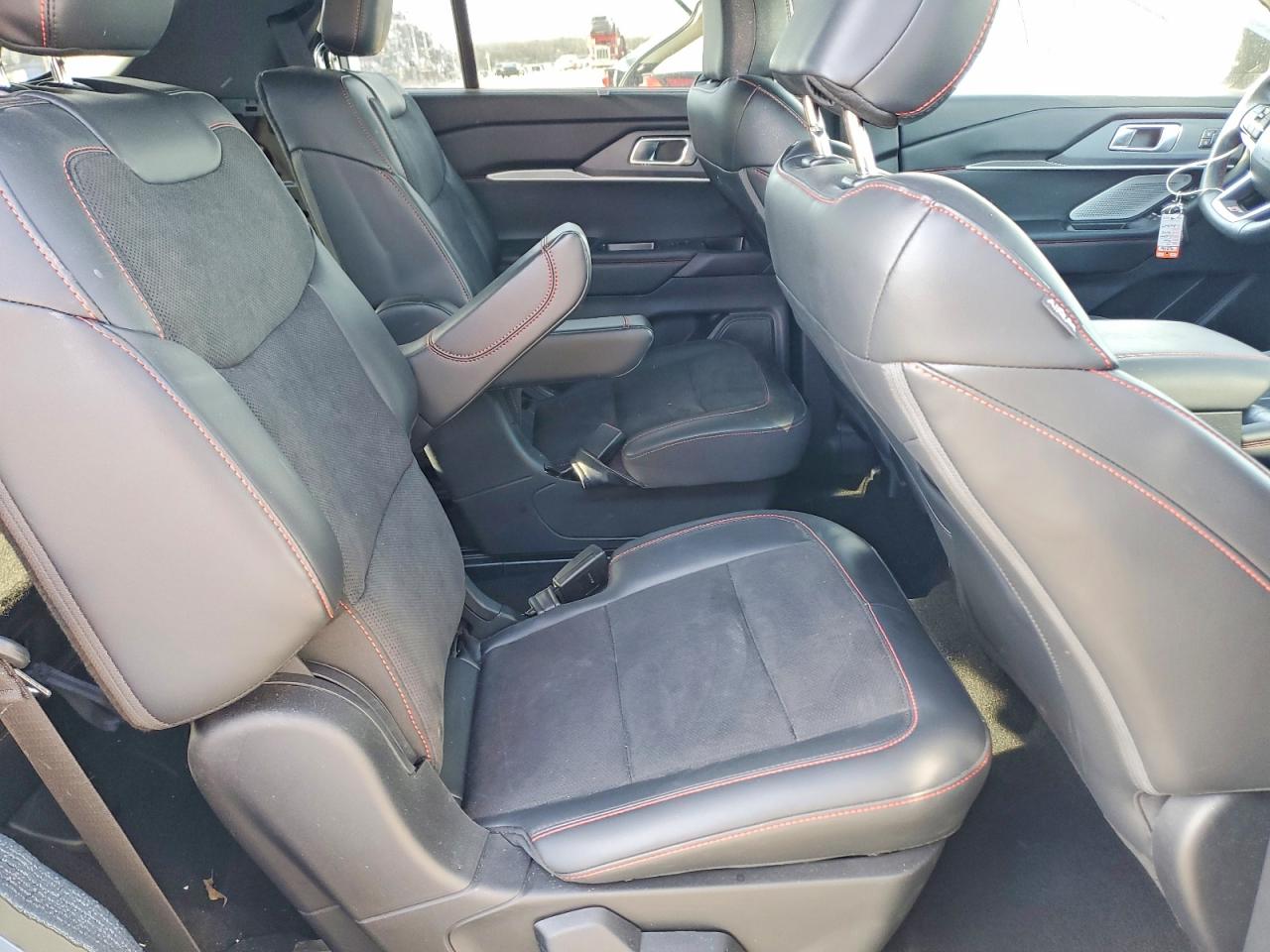 2025 FORD EXPLORER ST photo 10