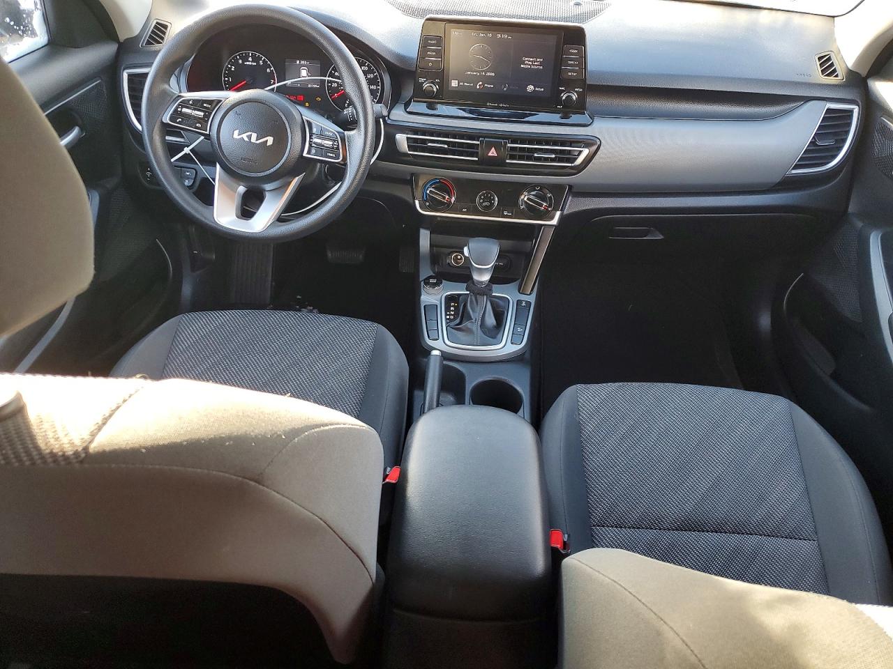 2023 KIA SELTOS LX photo 8