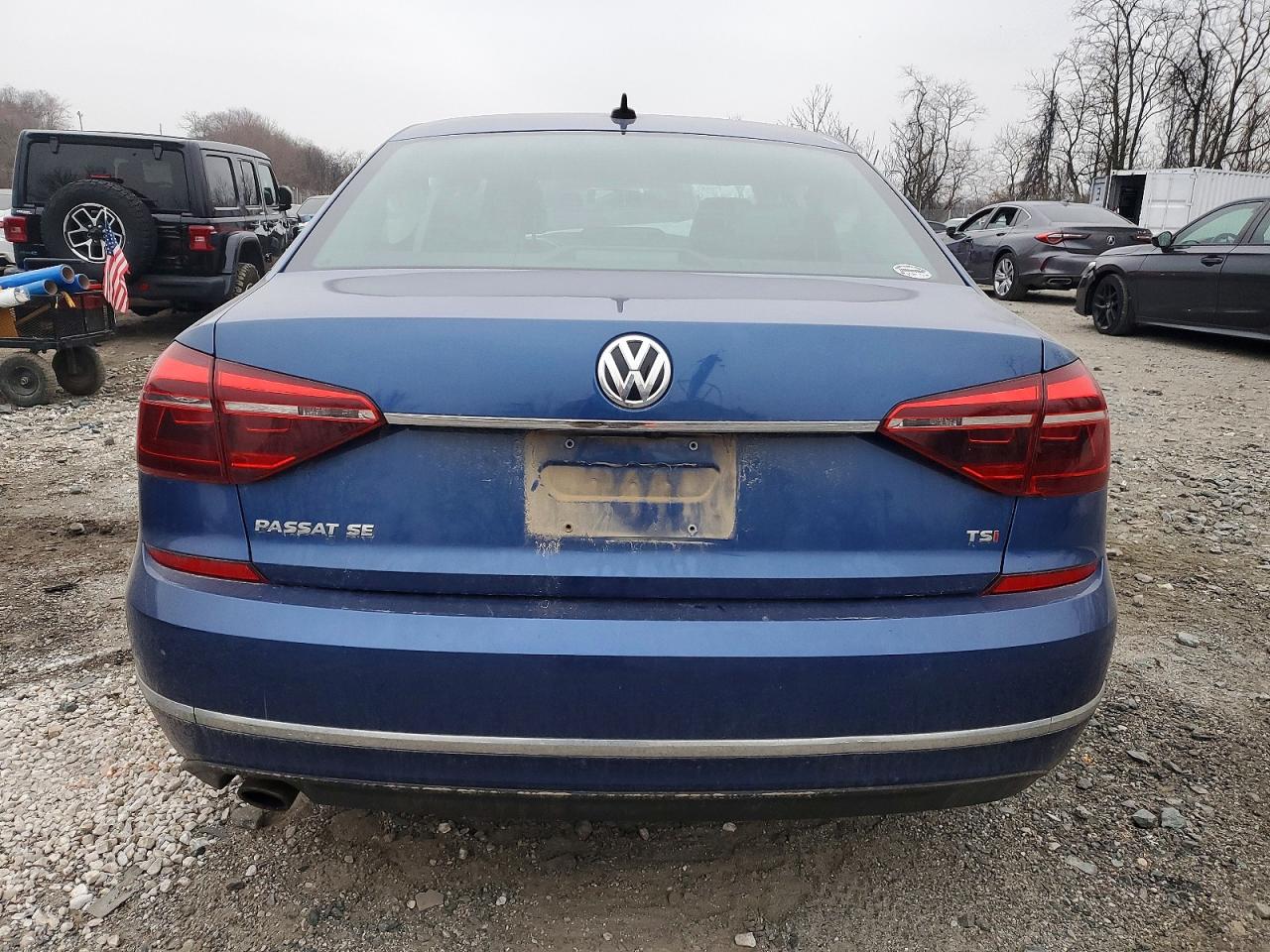 2017 VOLKSWAGEN PASSAT SE photo 6