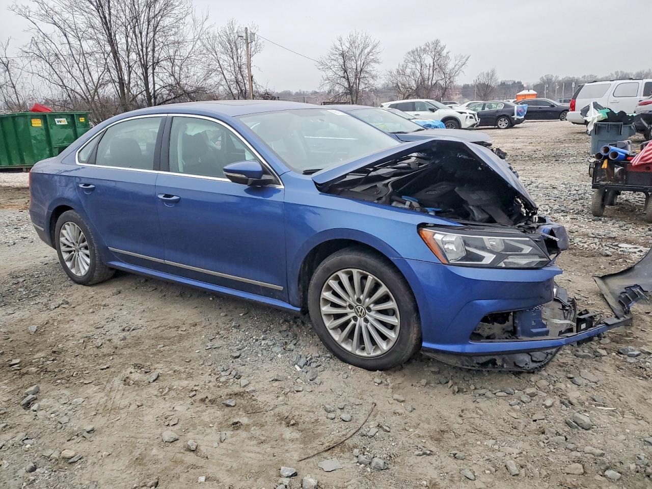 2017 VOLKSWAGEN PASSAT SE photo 4
