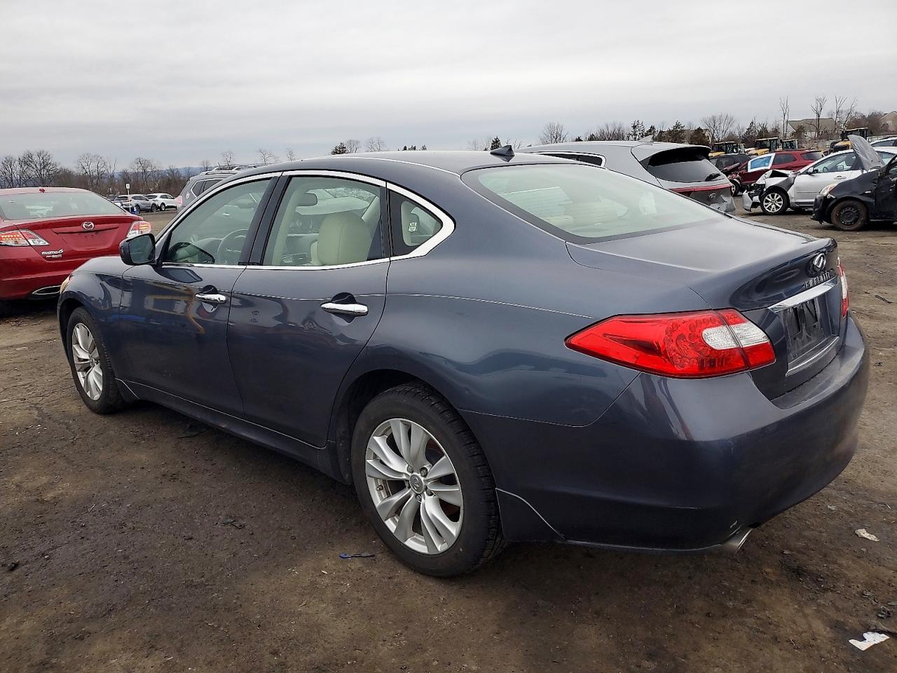 2011 INFINITI M37 X photo 3
