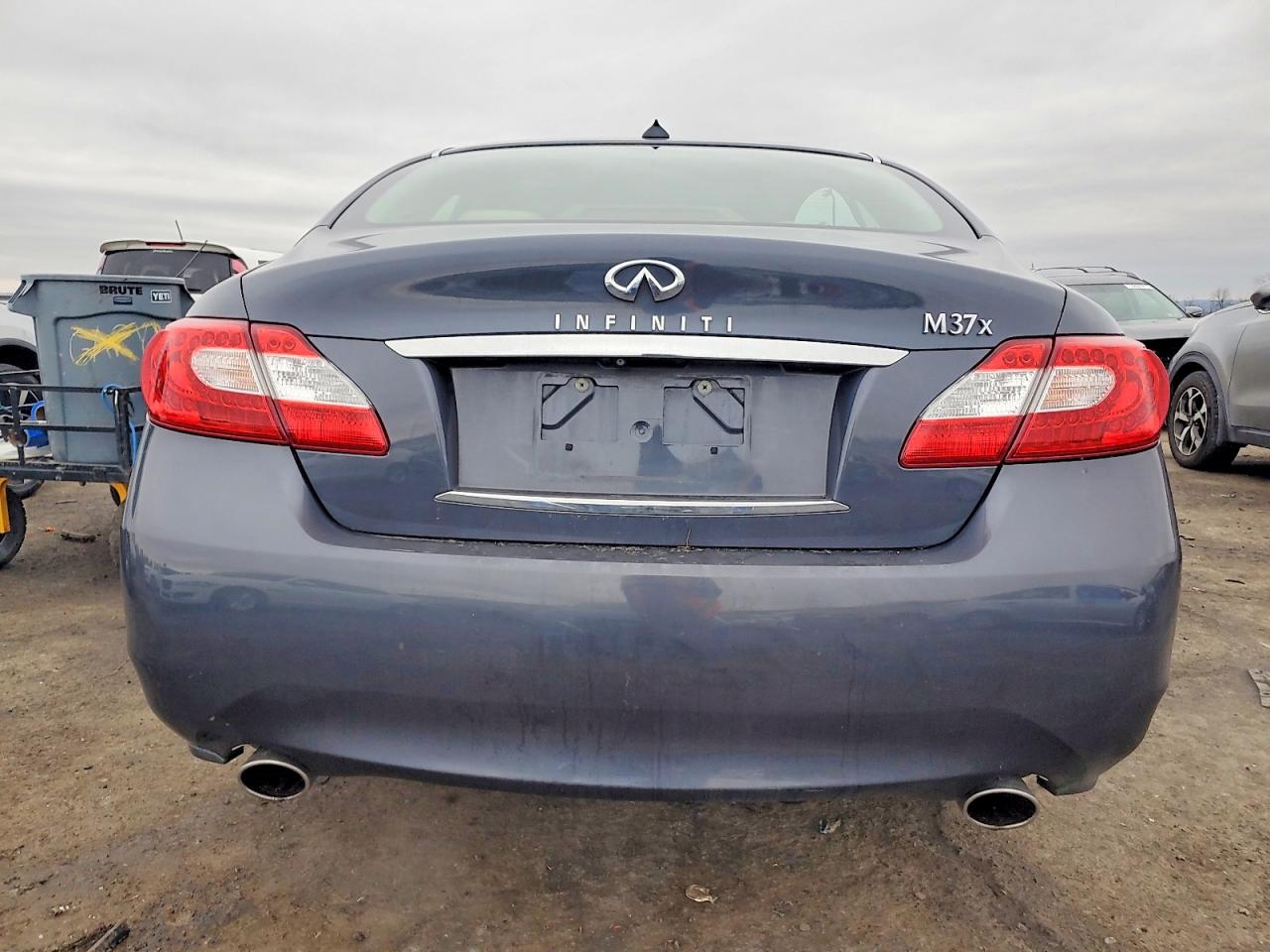 2011 INFINITI M37 X photo 11