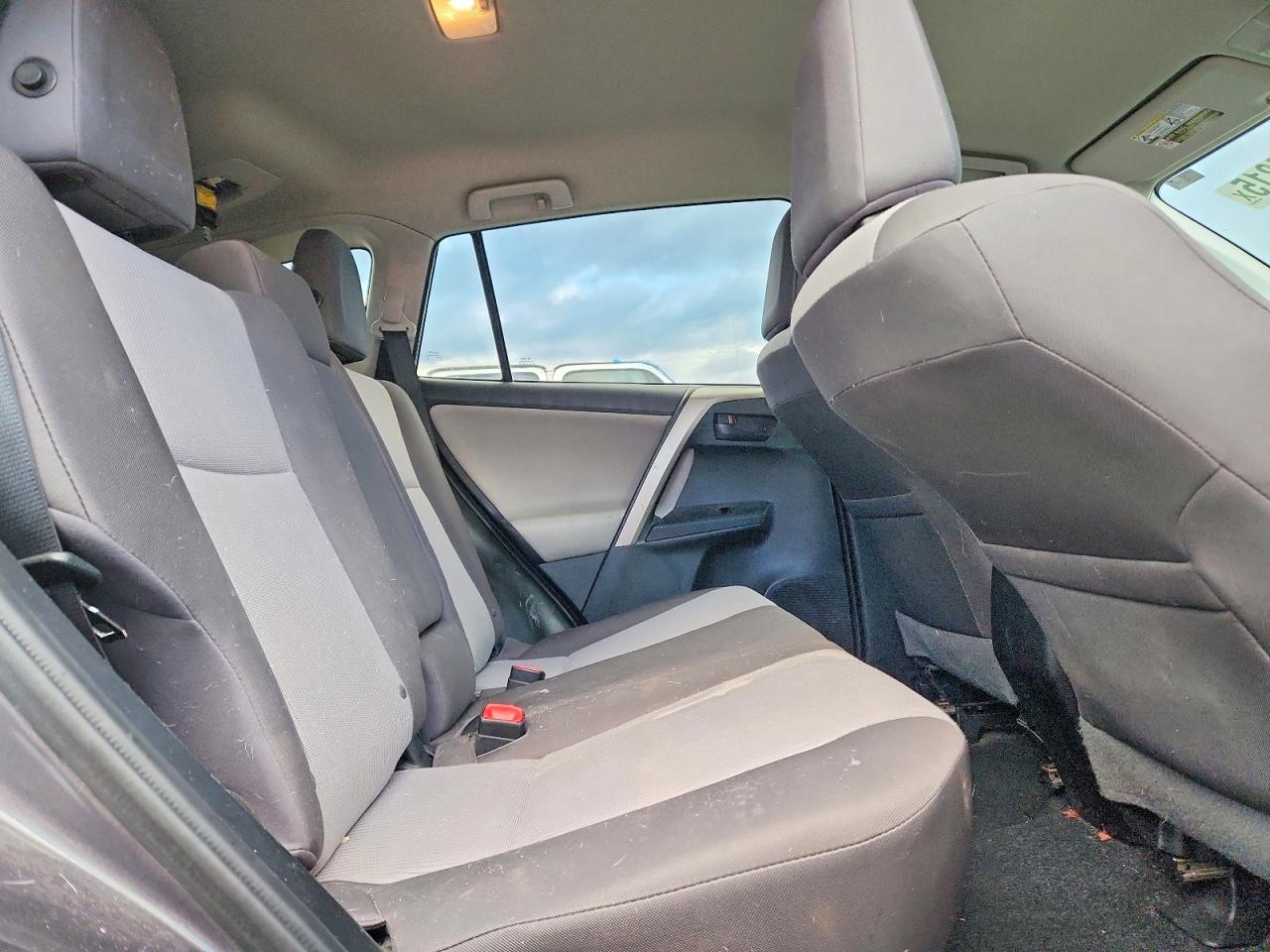 2014 TOYOTA RAV4 LE photo 11