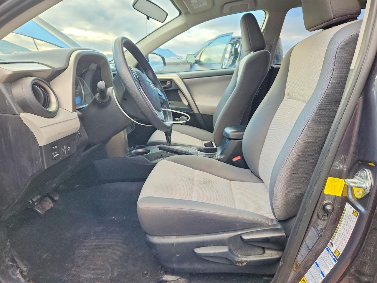 2014 TOYOTA RAV4 LE photo 7
