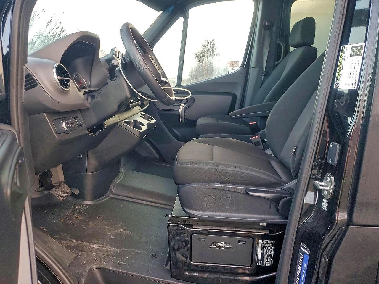 2025 MERCEDES-BENZ SPRINTER 2500 photo 7