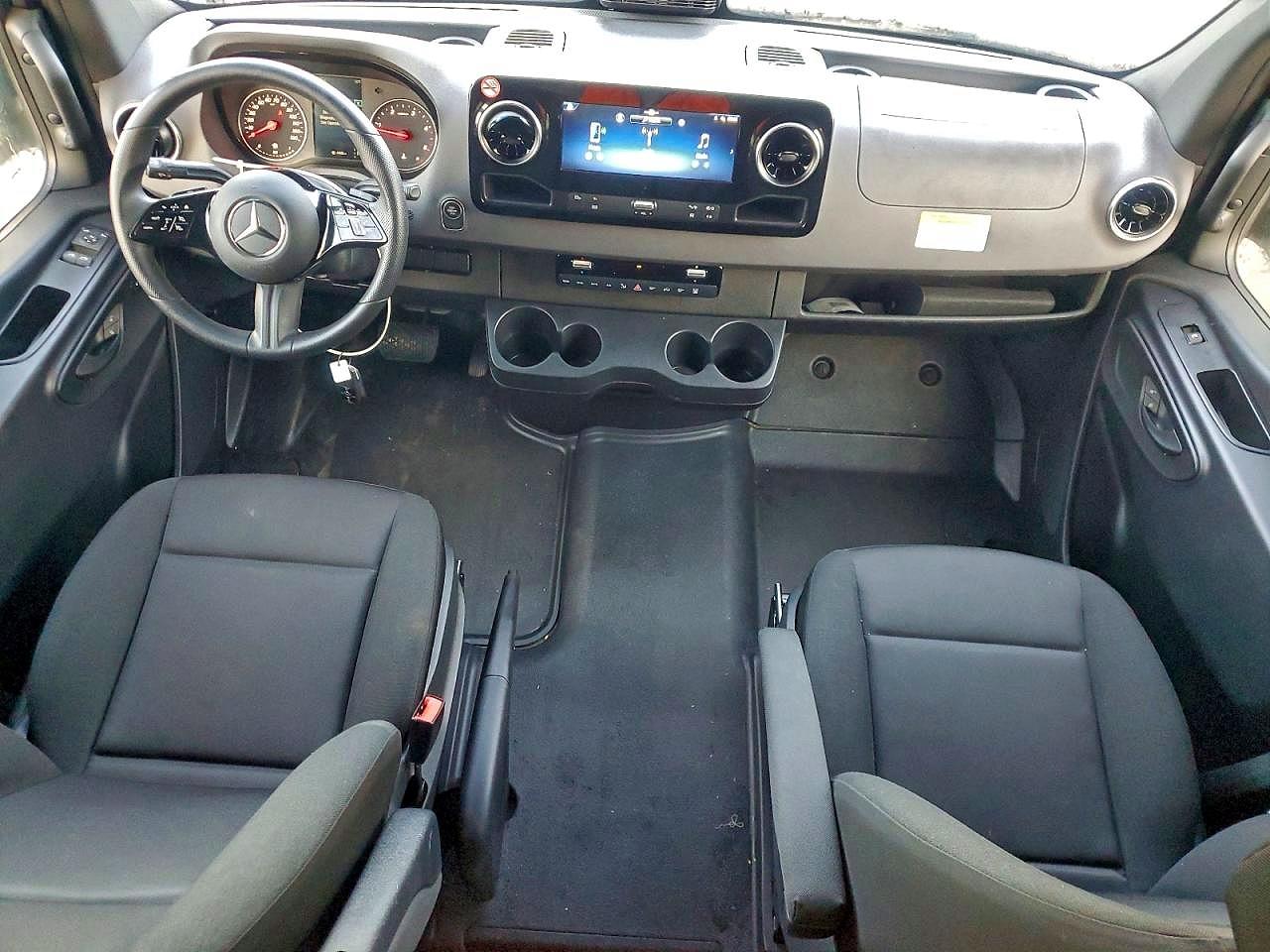 2025 MERCEDES-BENZ SPRINTER 2500 photo 8