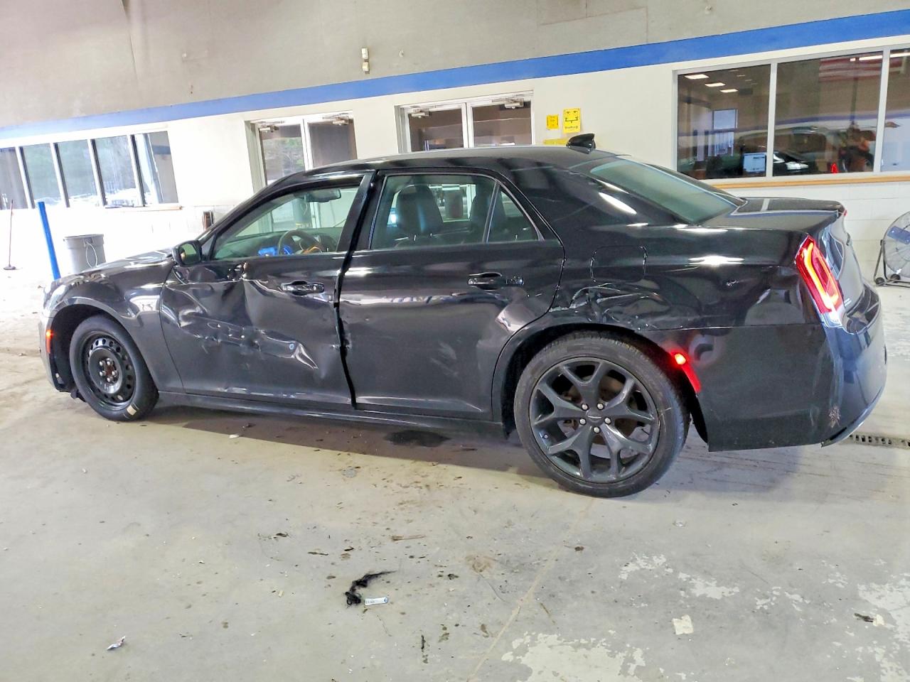 2022 CHRYSLER 300 TOURING L photo 2
