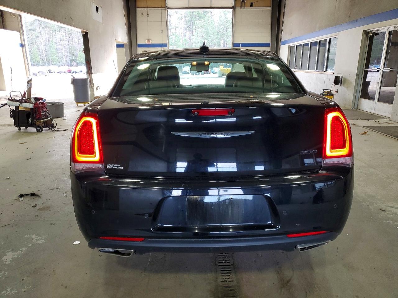 2022 CHRYSLER 300 TOURING L photo 6