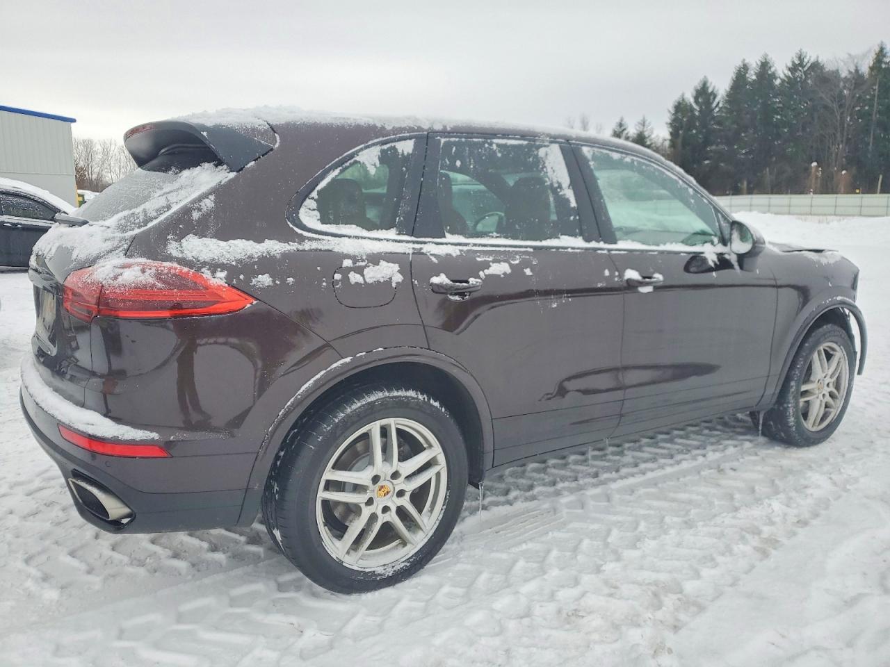 2017 PORSCHE CAYENNE photo 3