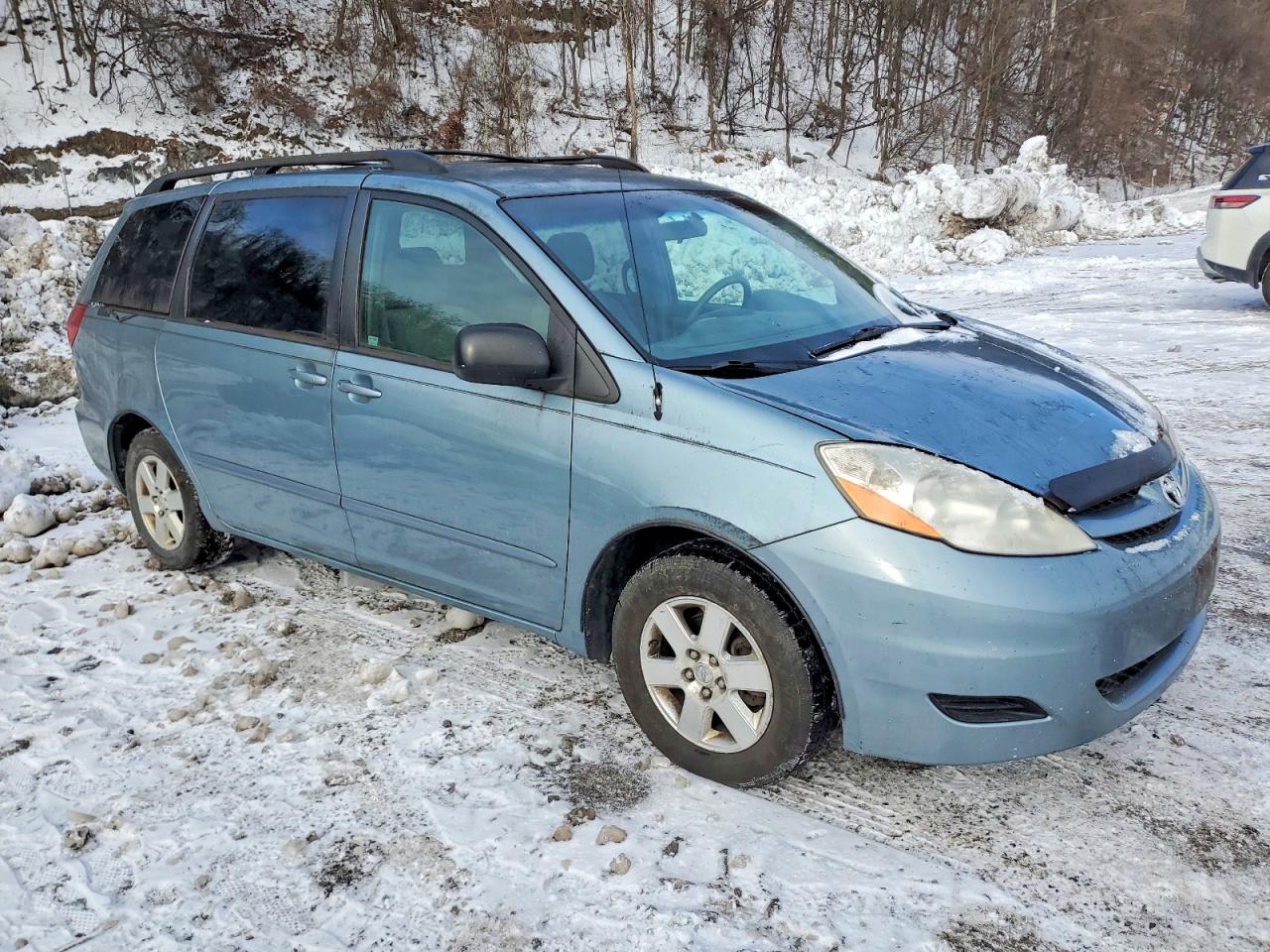 2009 TOYOTA SIENNA CE photo 4