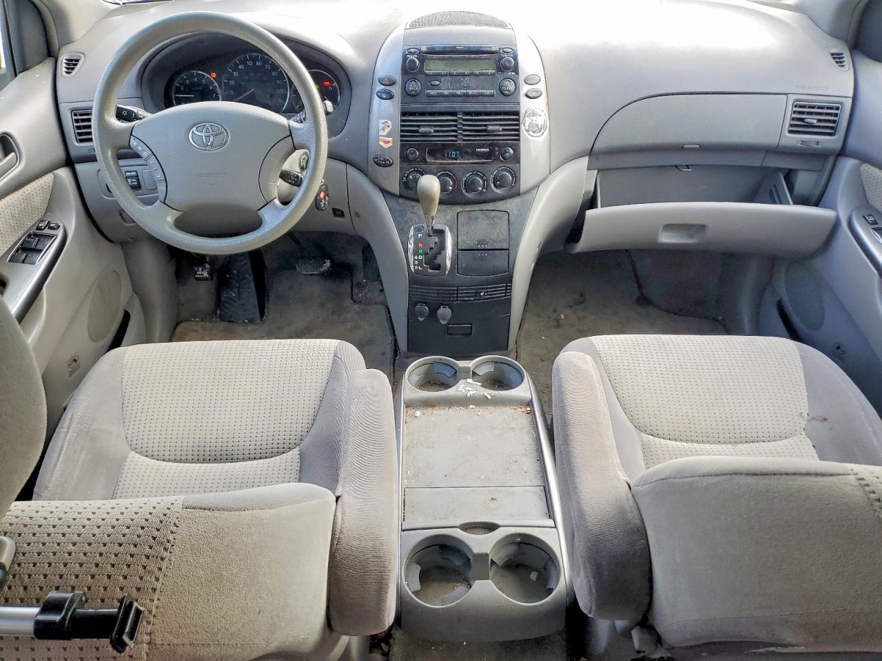 2009 TOYOTA SIENNA CE photo 8