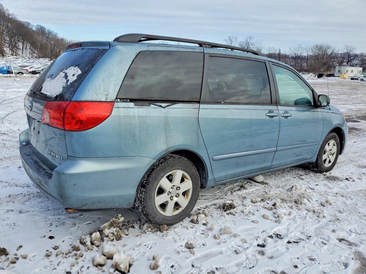 2009 TOYOTA SIENNA CE photo 3