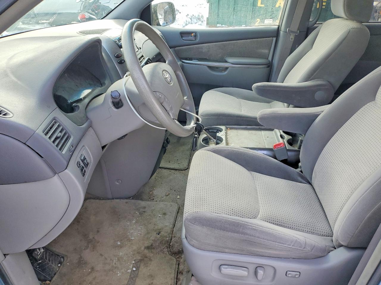 2009 TOYOTA SIENNA CE photo 7