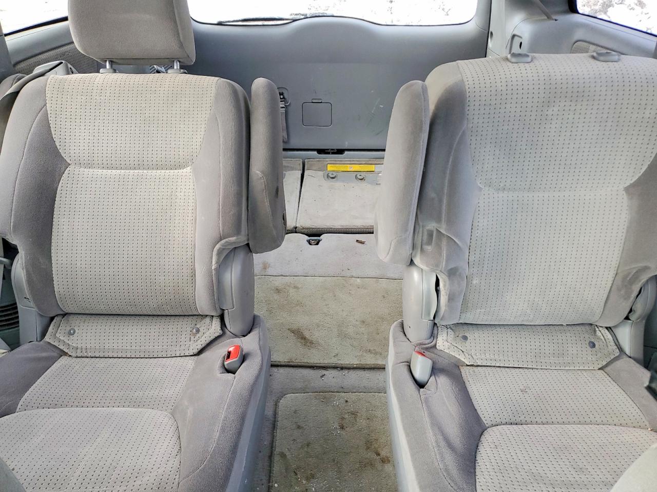 2009 TOYOTA SIENNA CE photo 11