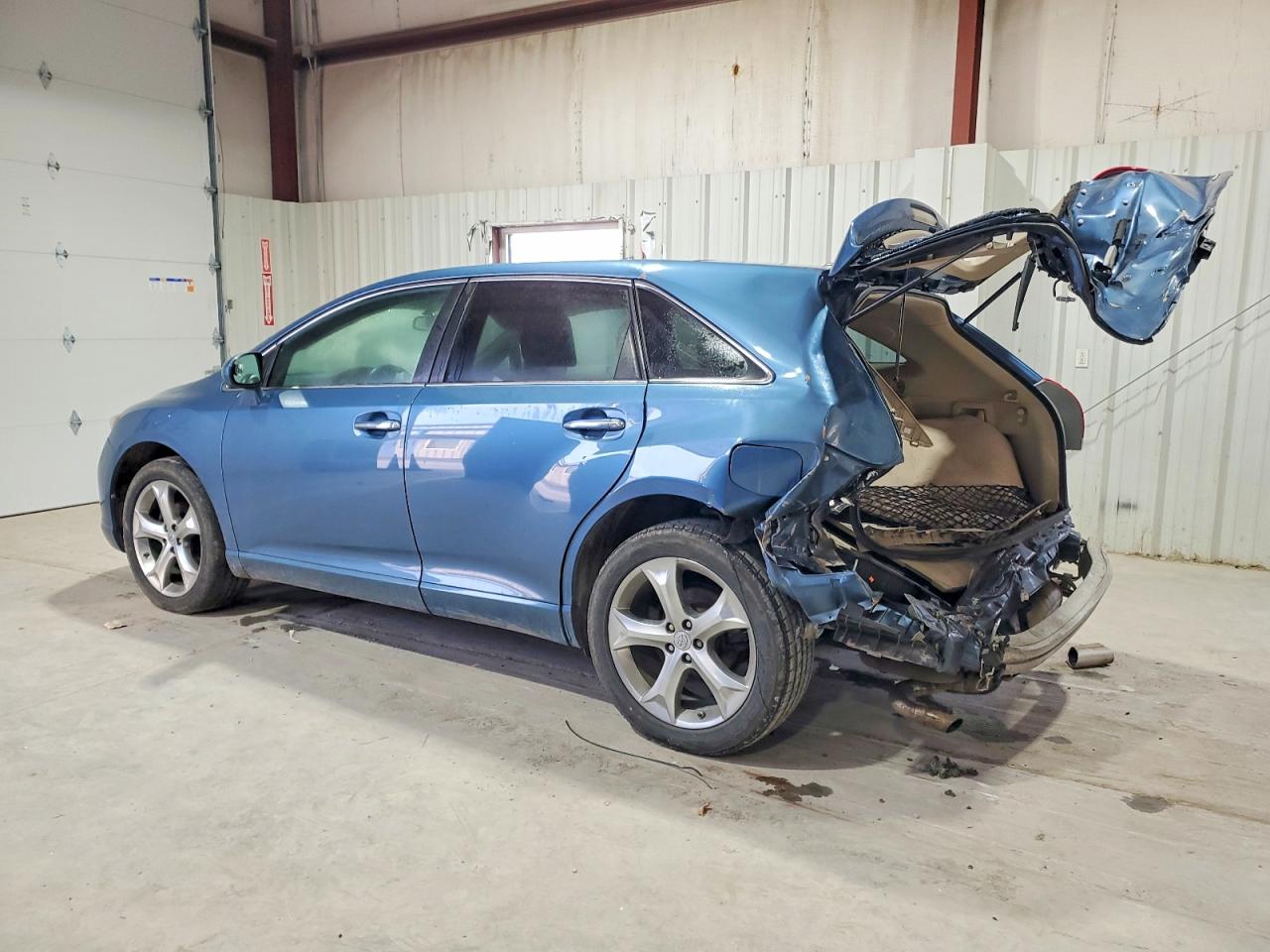 2011 TOYOTA VENZA photo 2