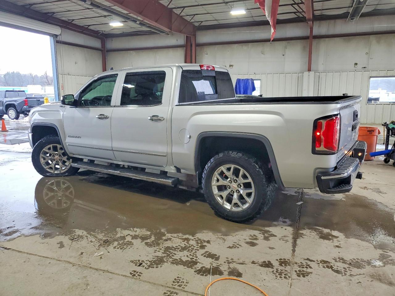 2017 GMC SIERRA K1500 SLT photo 2