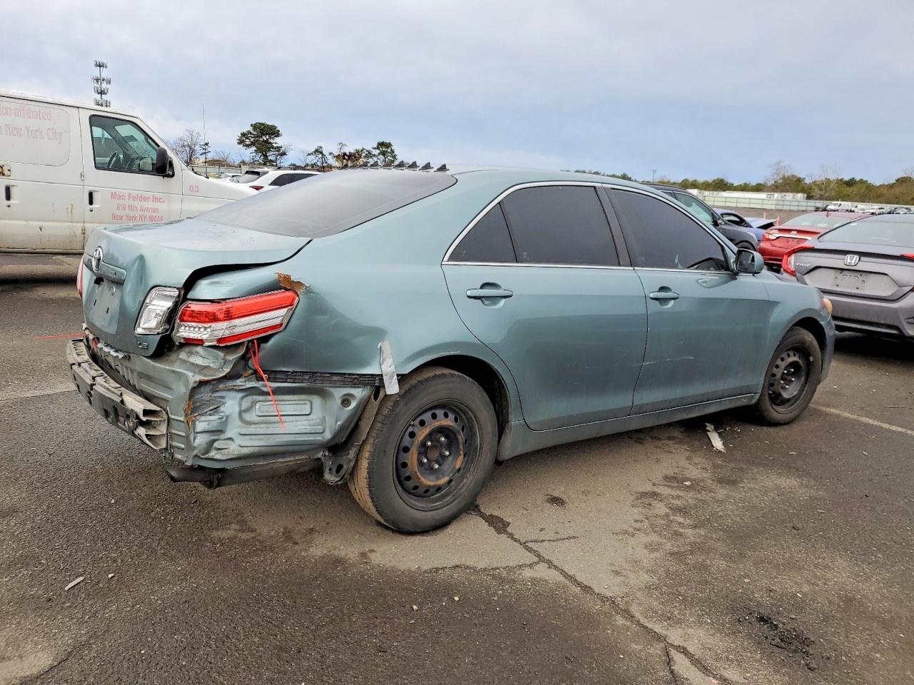 2011 TOYOTA CAMRY BASE photo 3