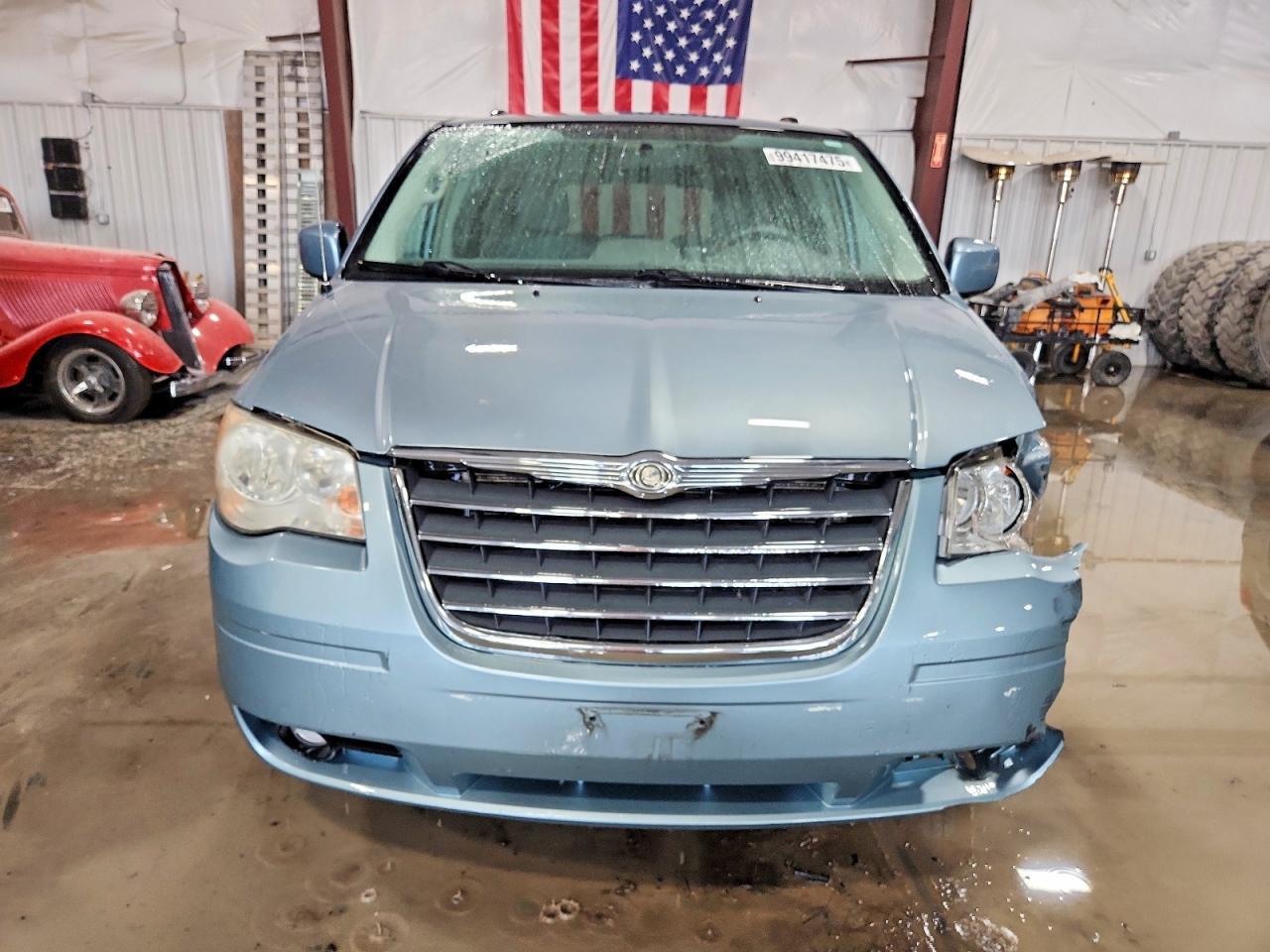 2010 CHRYSLER TOWN & COUNTRY TOURING photo 5