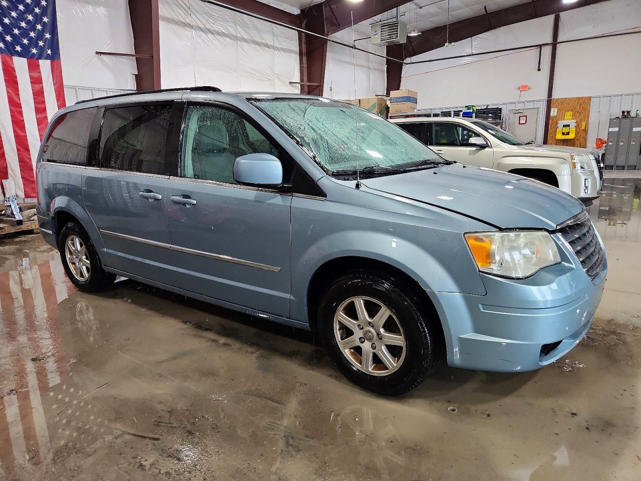 2010 CHRYSLER TOWN & COUNTRY TOURING photo 4