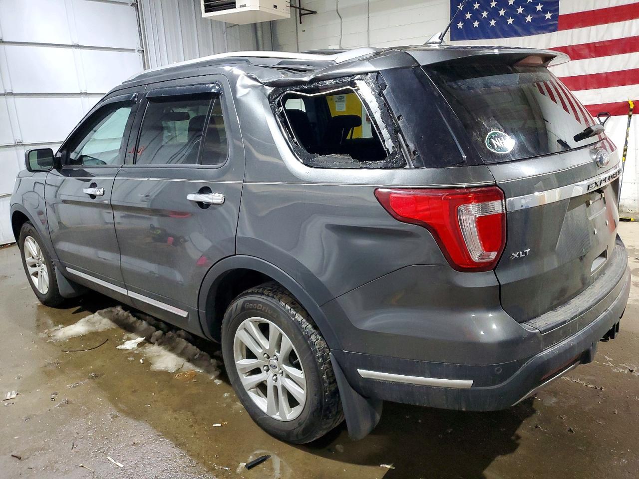 2019 FORD EXPLORER XLT photo 3