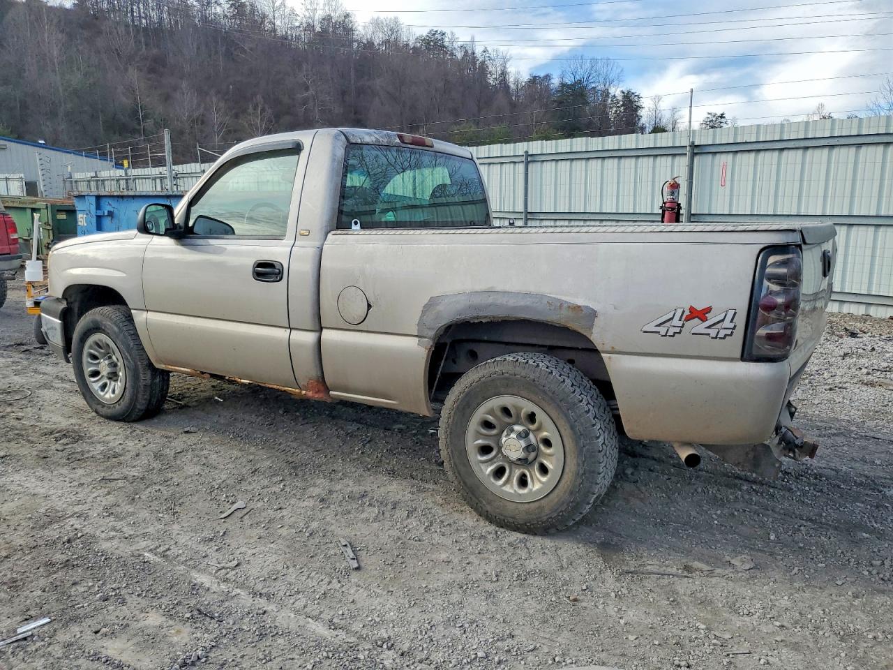 2005 CHEVROLET SILVERADO K1500 photo 2