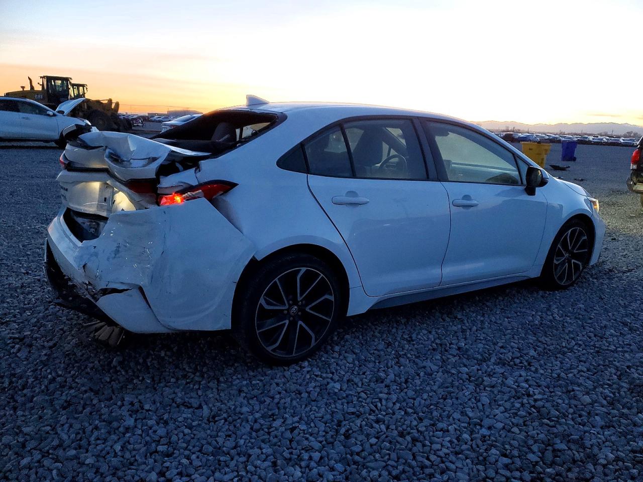 2020 TOYOTA COROLLA SE photo 3