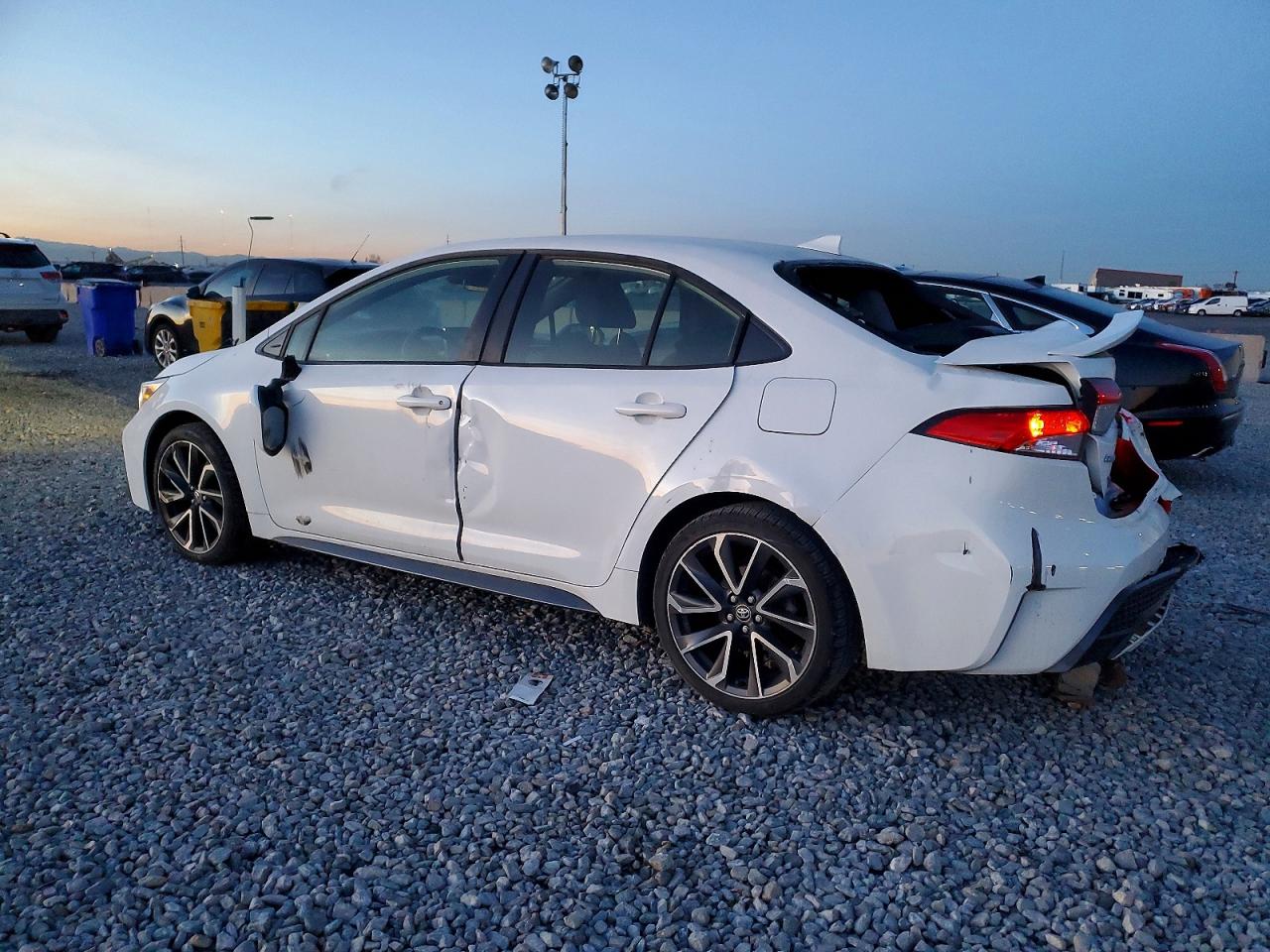 2020 TOYOTA COROLLA SE photo 2