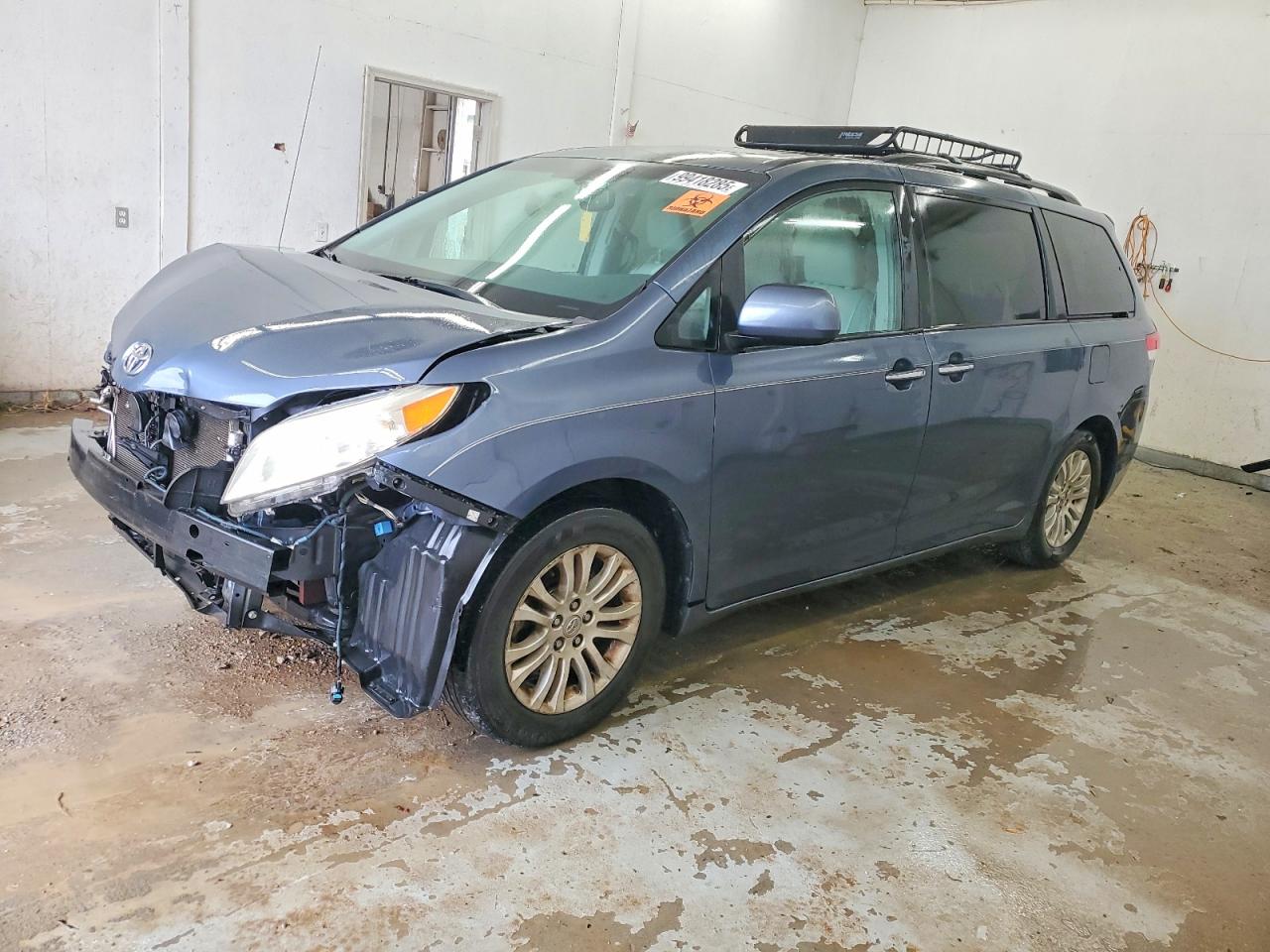 2013 TOYOTA SIENNA