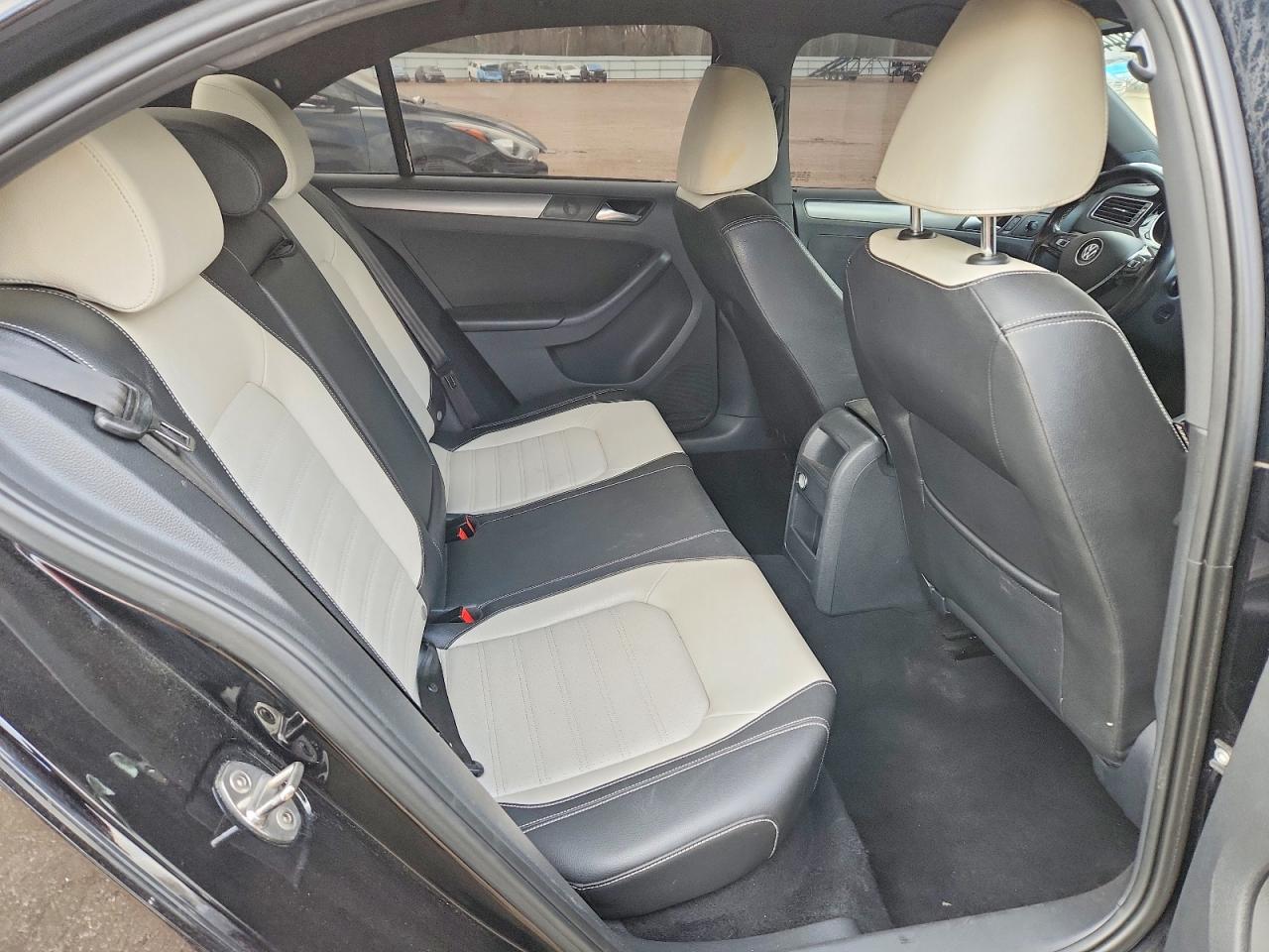 2016 VOLKSWAGEN JETTA SPORT photo 10