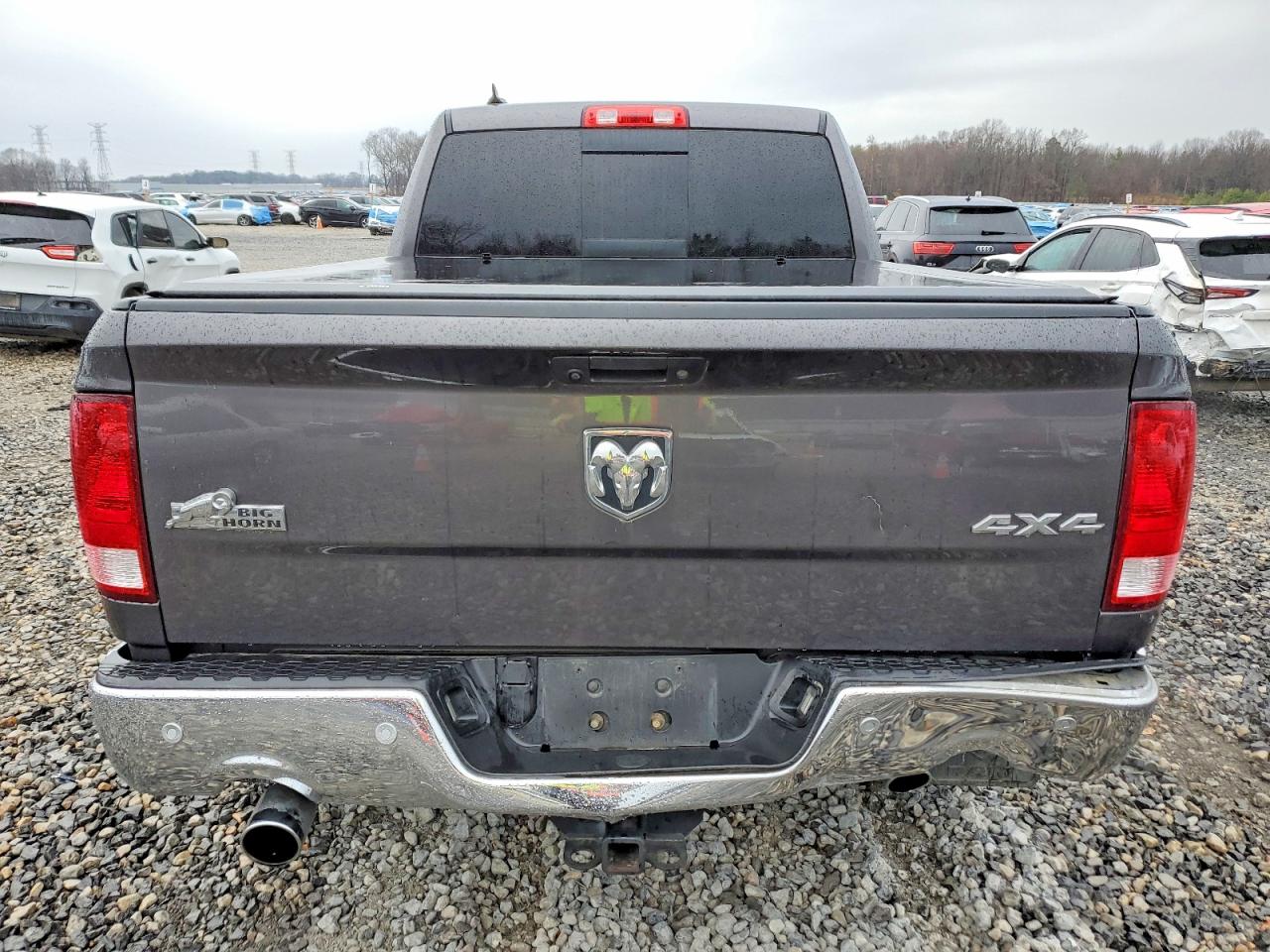 2017 RAM 1500 SLT photo 6