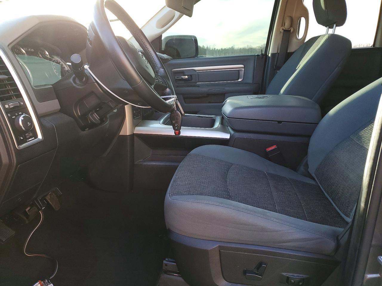 2017 RAM 1500 SLT photo 7