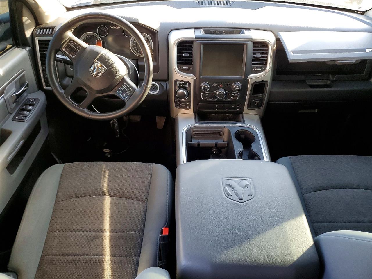 2017 RAM 1500 SLT photo 8