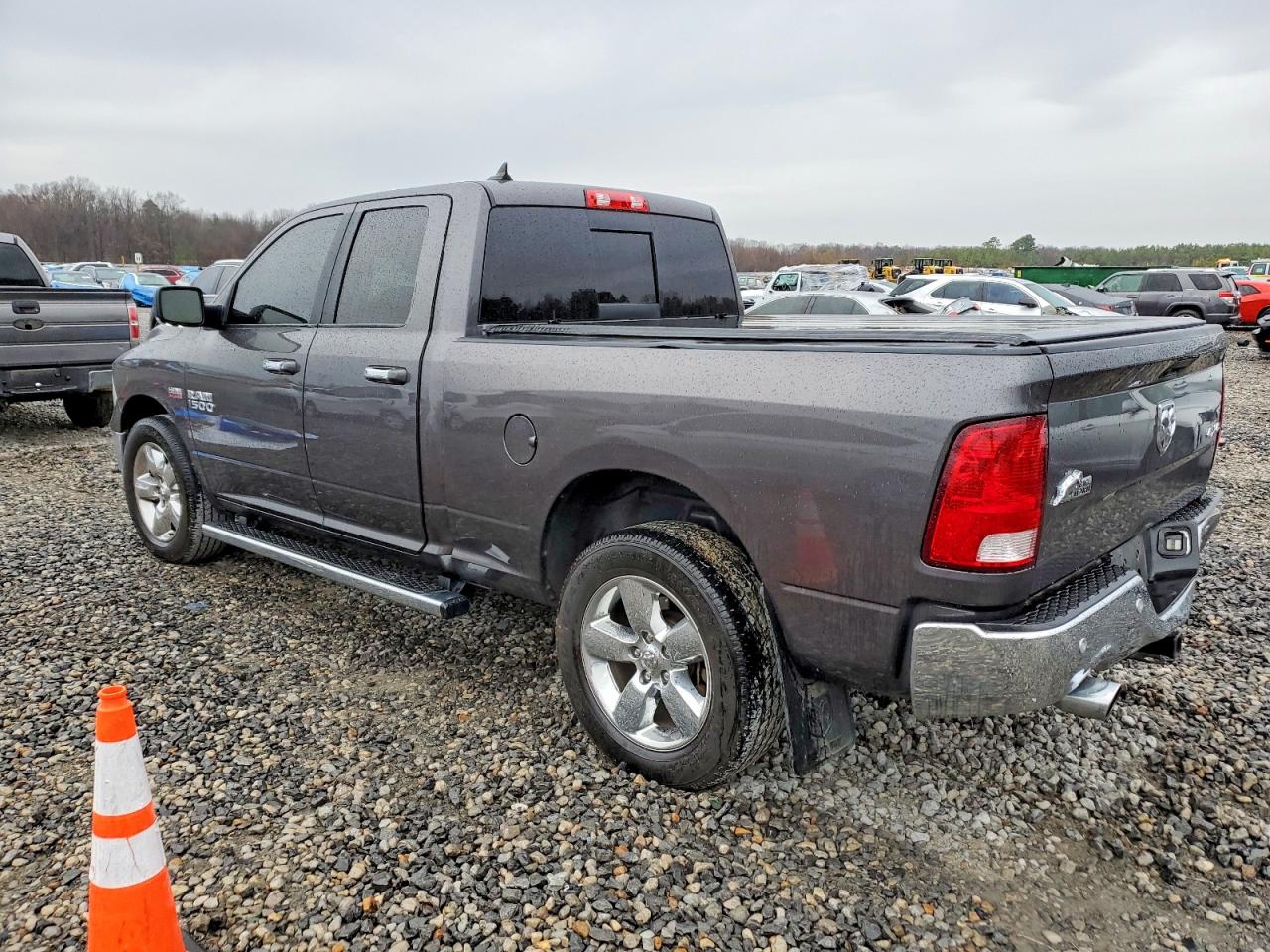 2017 RAM 1500 SLT photo 2