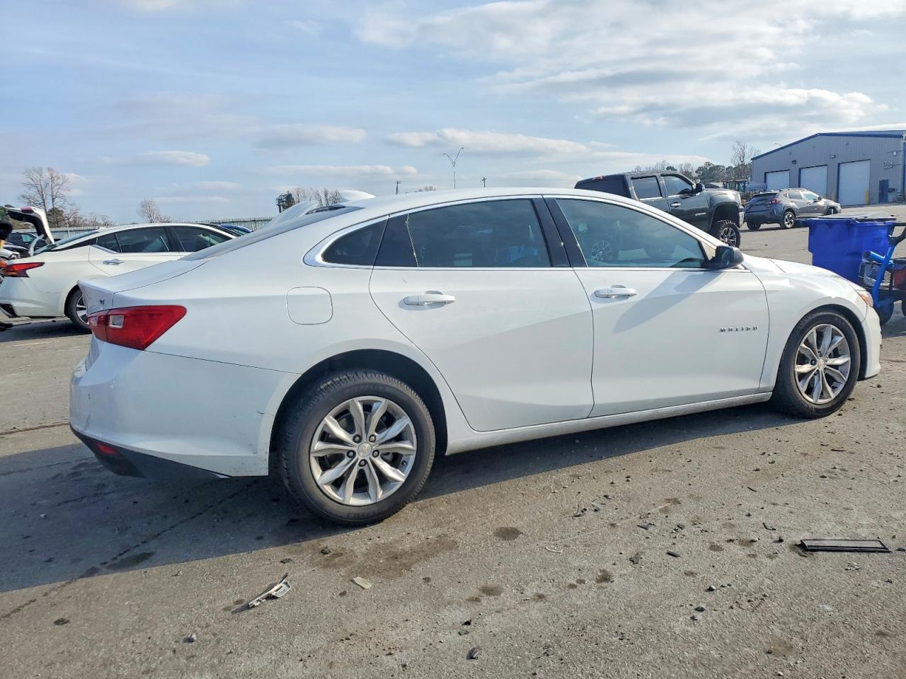 2023 CHEVROLET MALIBU LT photo 3