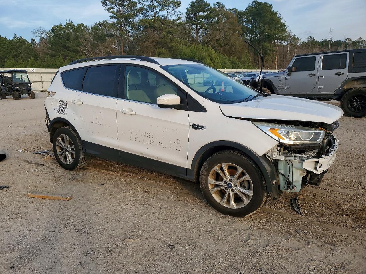 2017 FORD ESCAPE SE photo 4